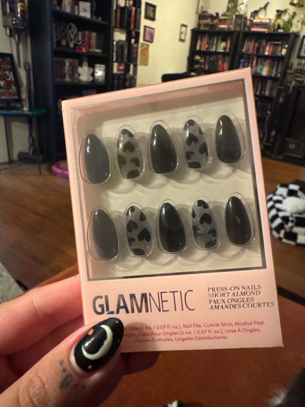 Glamnetic press on nails Black hearta